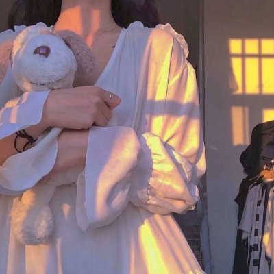 戴红头巾的女孩